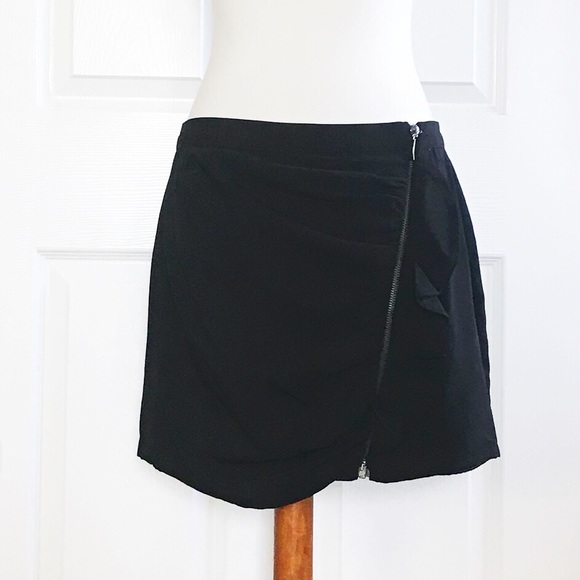 Zara black mini ruffled skirt - Picture 2 of 2